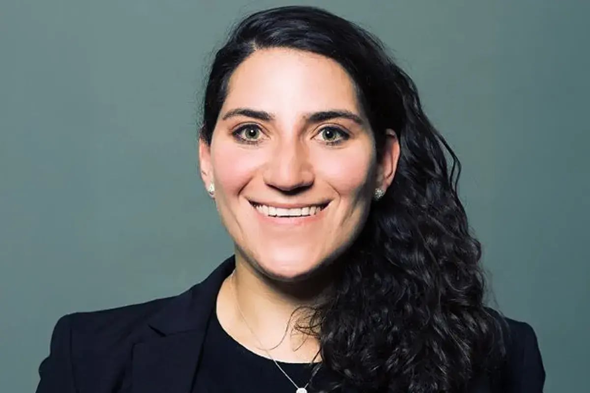 Headshot of Asya Bashina, volunteer with CJP’s Hineni Volunteer Network.